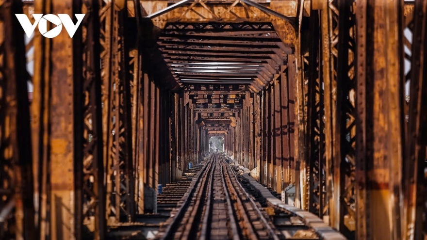 French experts work on Long Bien Bridge restoration project